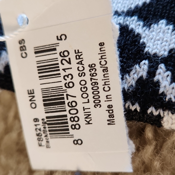 Beautiful NWT Coach Knit Signature Logo Scarf 🖤🧣🎁 - Picture 12 of 12